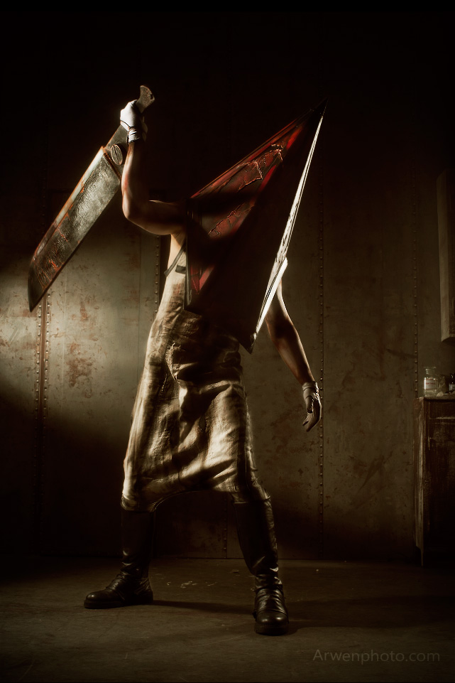 Silent Hill 2 - Pyramidhead cosplay by Aoki-Lifestream
